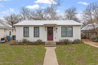 109 E Centre St, Fredericksburg TX